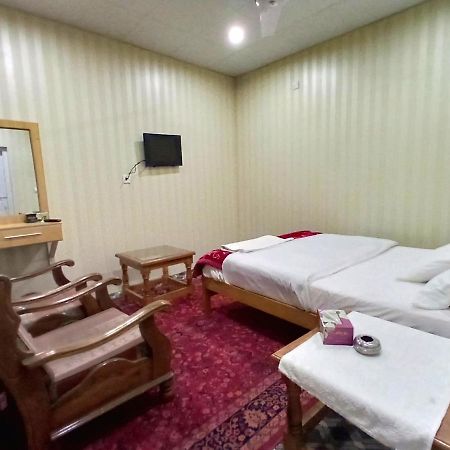 Madina Hotel 2 Gilgit Buitenkant foto