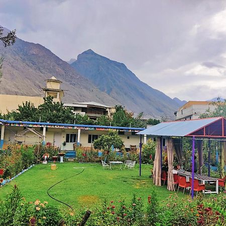 Madina Hotel 2 Gilgit Buitenkant foto