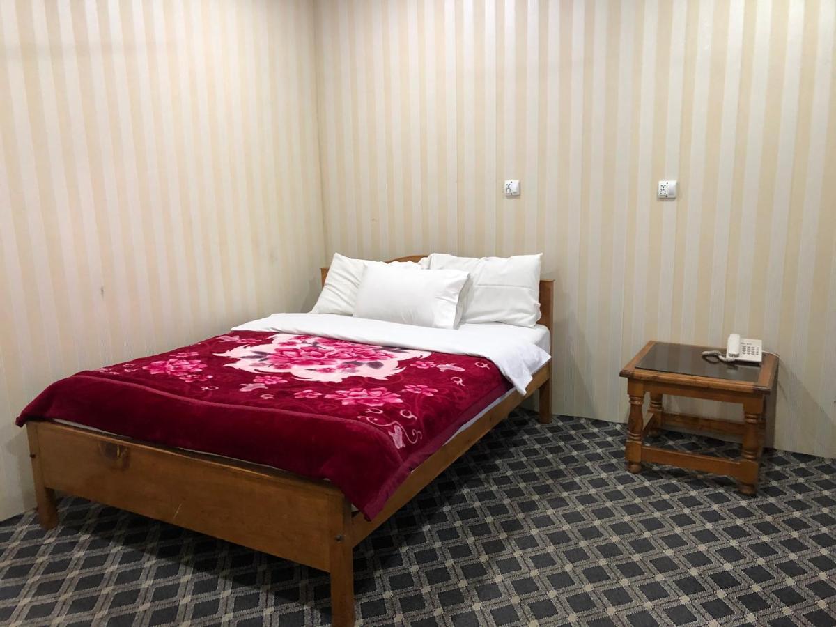 Madina Hotel 2 Gilgit Buitenkant foto