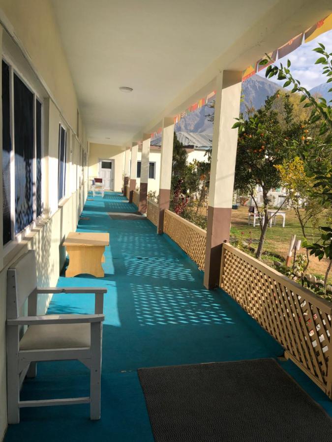 Madina Hotel 2 Gilgit Buitenkant foto