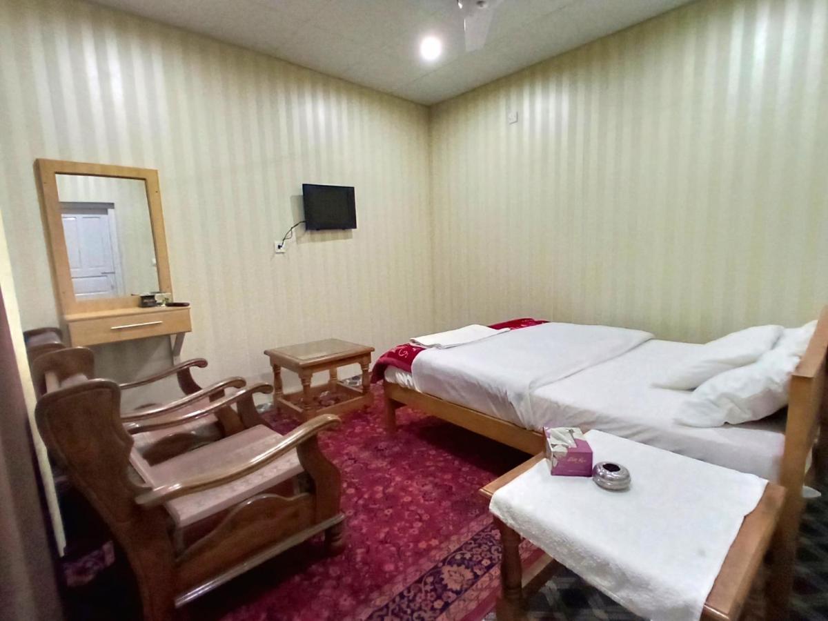 Madina Hotel 2 Gilgit Buitenkant foto